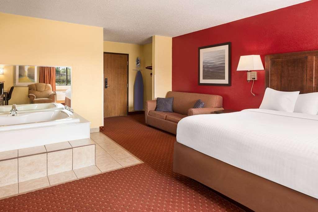 Baymont By Wyndham Cedar Rapids Ξενοδοχείο Δωμάτιο φωτογραφία