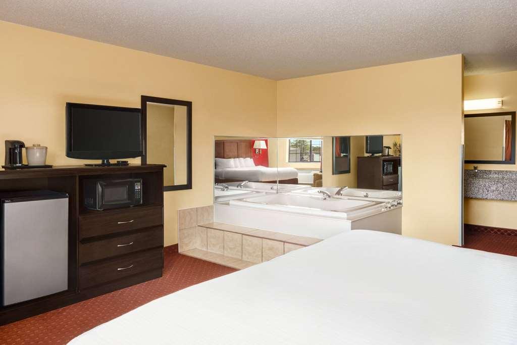 Baymont By Wyndham Cedar Rapids Ξενοδοχείο Δωμάτιο φωτογραφία