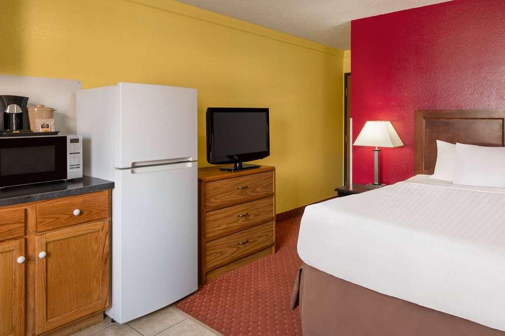 Baymont By Wyndham Cedar Rapids Ξενοδοχείο Δωμάτιο φωτογραφία