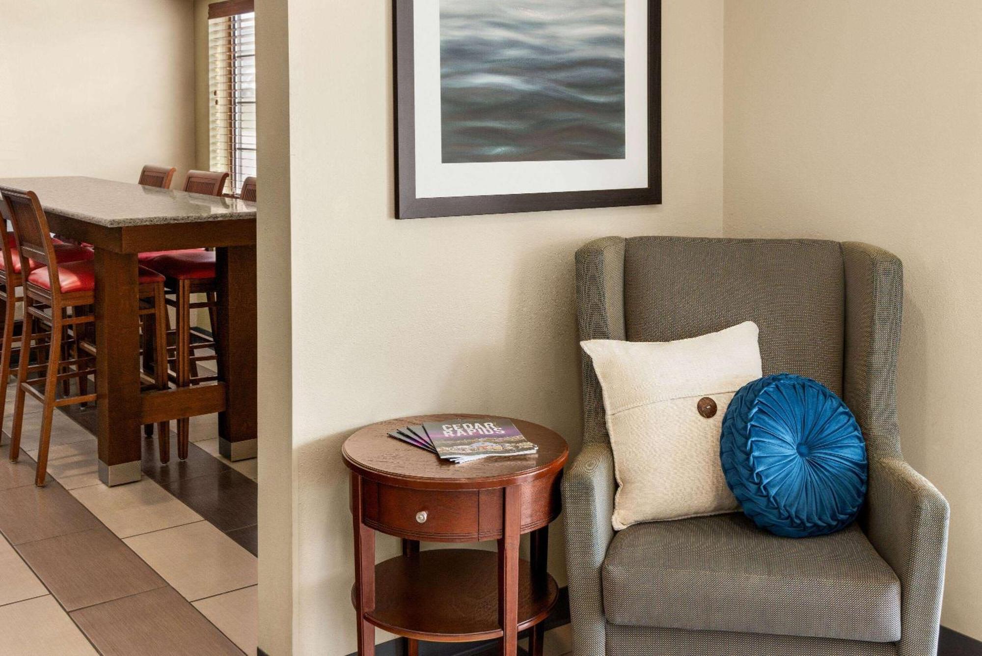 Baymont By Wyndham Cedar Rapids Ξενοδοχείο Εξωτερικό φωτογραφία