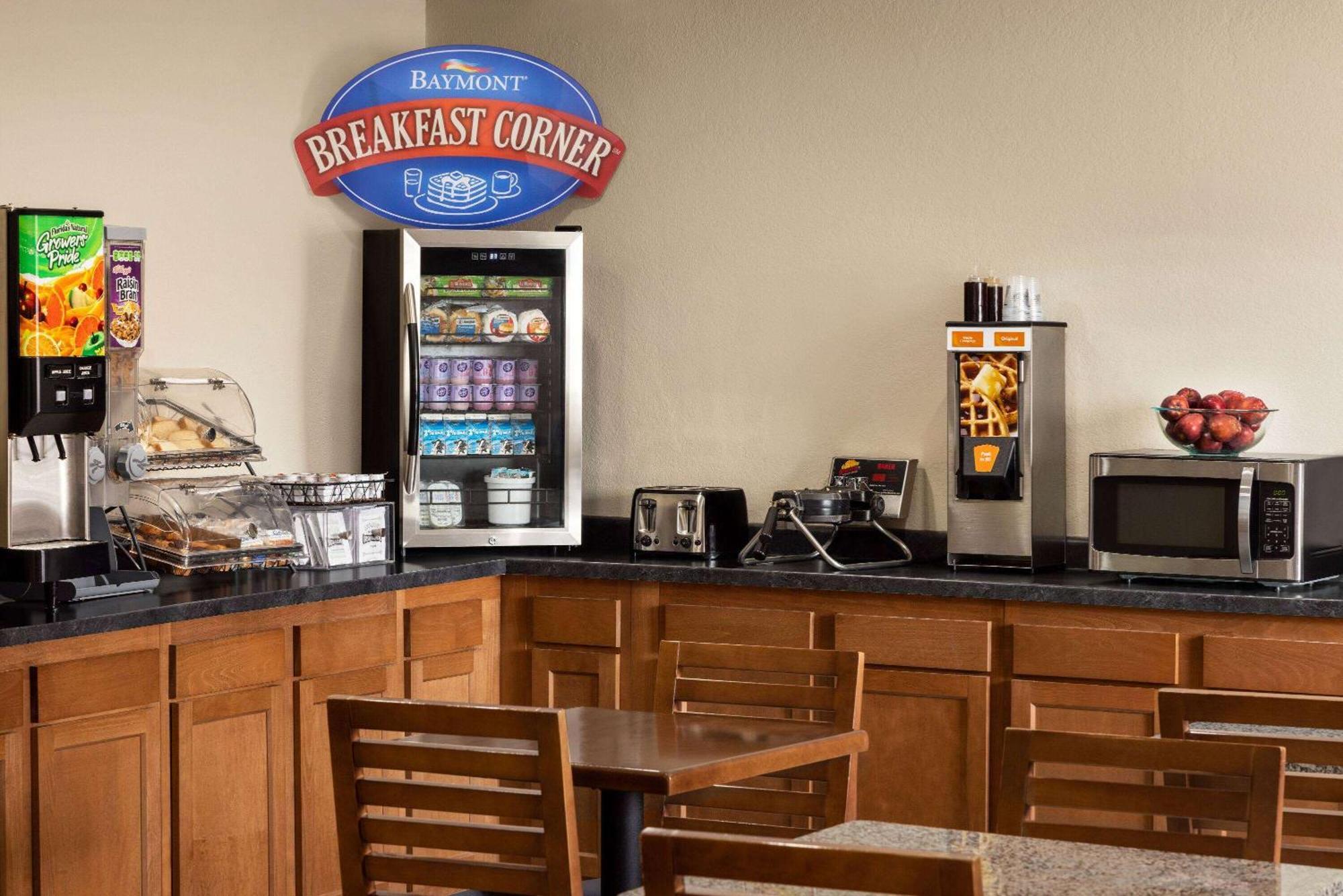 Baymont By Wyndham Cedar Rapids Ξενοδοχείο Εξωτερικό φωτογραφία