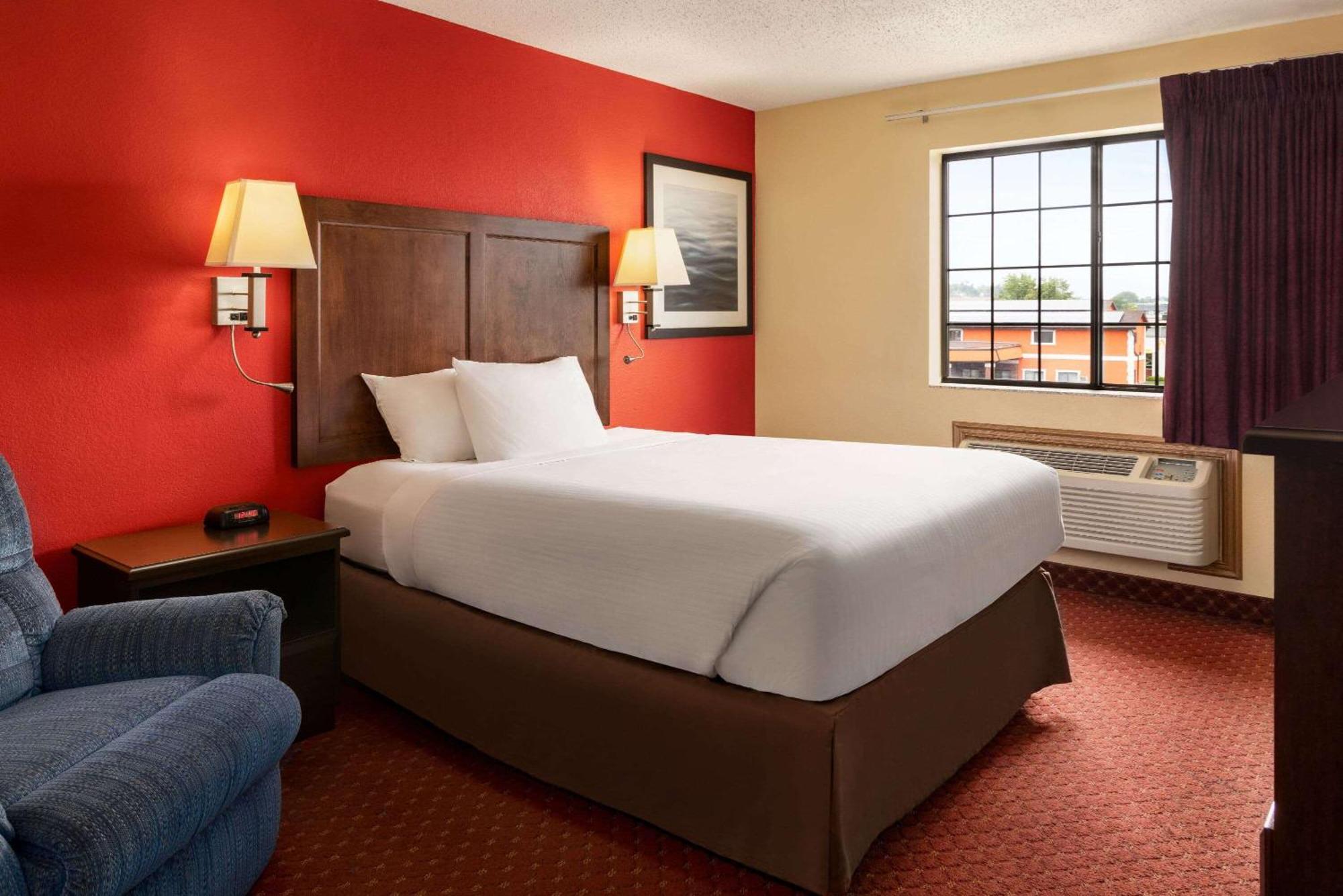 Baymont By Wyndham Cedar Rapids Ξενοδοχείο Εξωτερικό φωτογραφία
