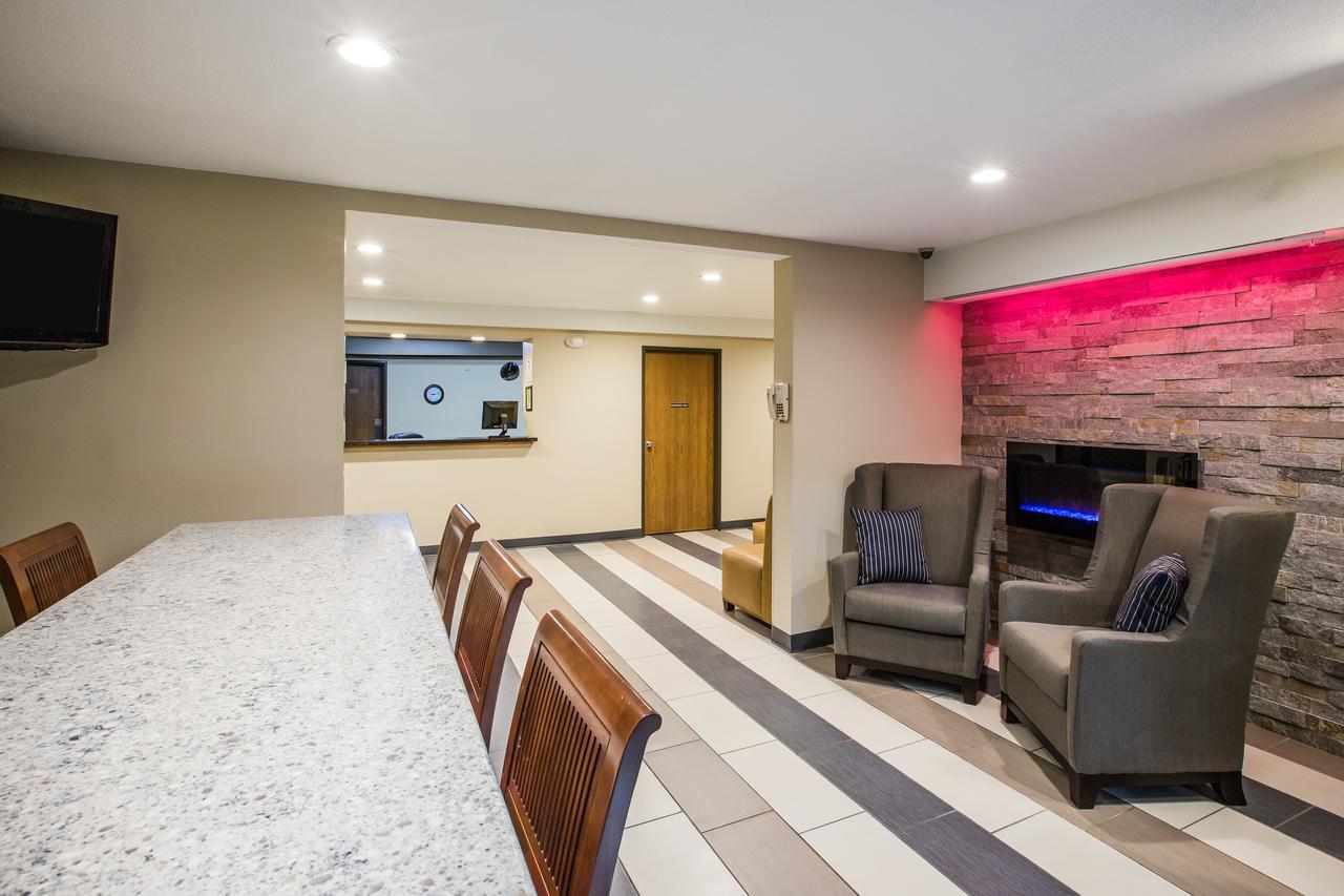 Baymont By Wyndham Cedar Rapids Ξενοδοχείο Εξωτερικό φωτογραφία