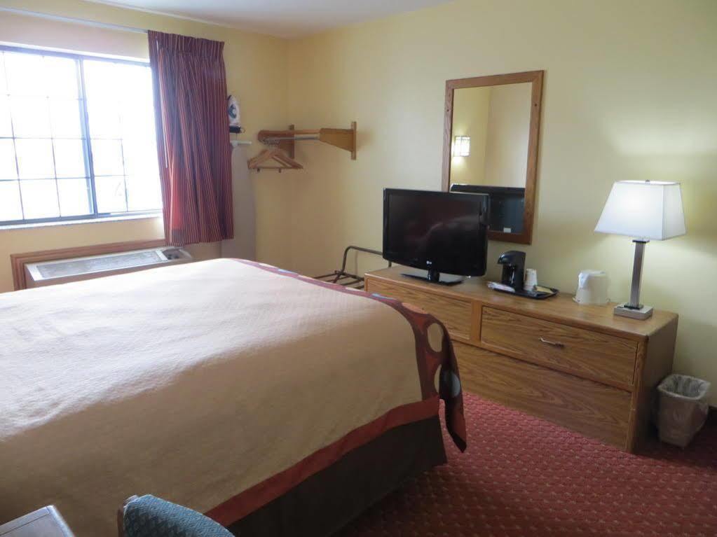 Baymont By Wyndham Cedar Rapids Ξενοδοχείο Εξωτερικό φωτογραφία